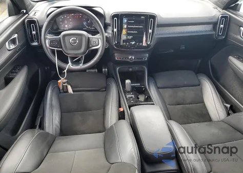 2022 Volvo Xc40 T5 R-Design z USA, uszkodzony, nr VIN YV4162UM6N2731486